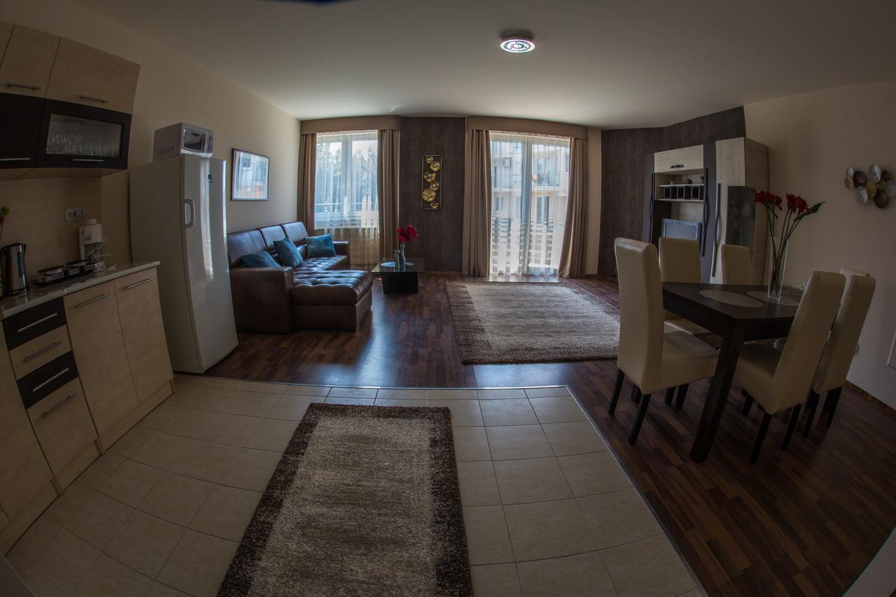Aqua Line Apartmanház Hajdúszoboszló Esterno foto
