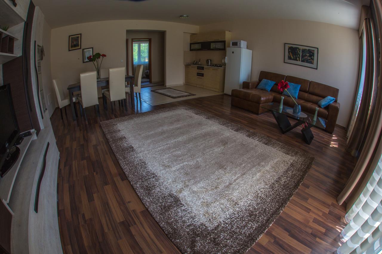 Aqua Line Apartmanház Hajdúszoboszló Esterno foto