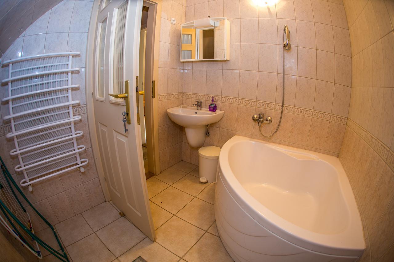 Aqua Line Apartmanház Hajdúszoboszló Esterno foto