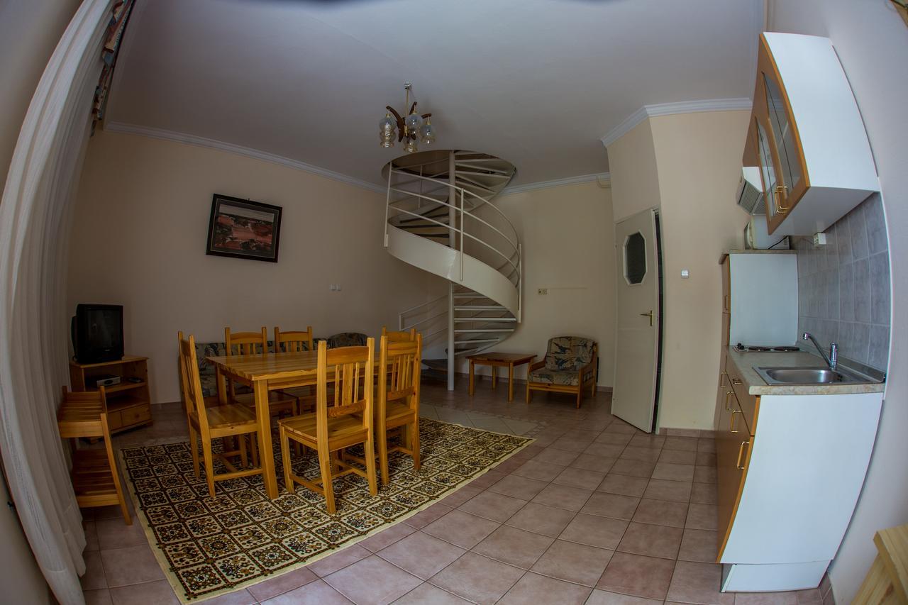 Aqua Line Apartmanház Hajdúszoboszló Esterno foto