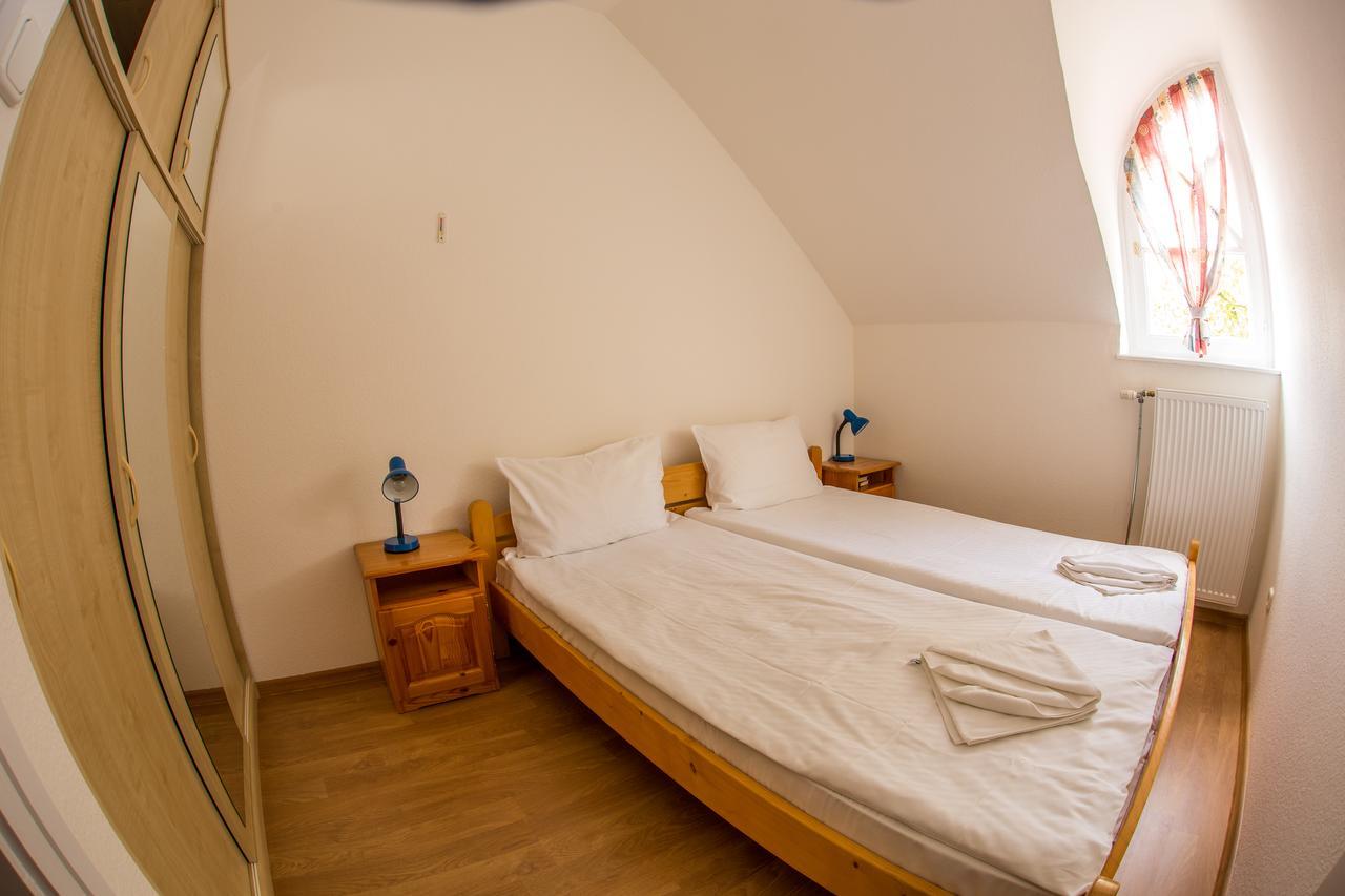 Aqua Line Apartmanház Hajdúszoboszló Esterno foto