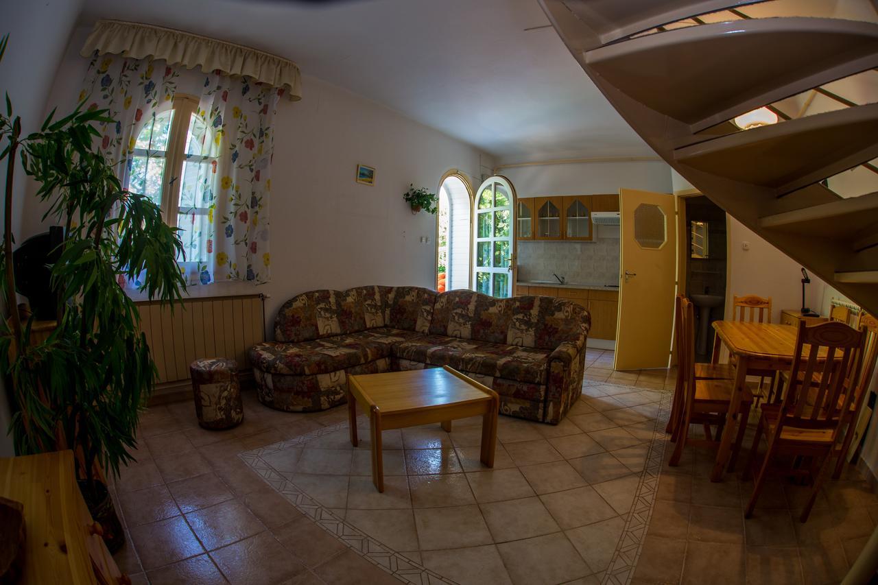 Aqua Line Apartmanház Hajdúszoboszló Esterno foto
