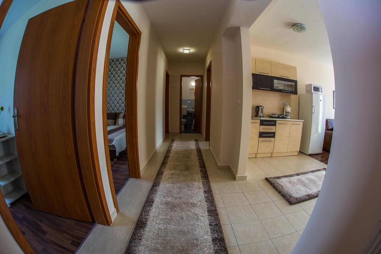 Aqua Line Apartmanház Hajdúszoboszló Esterno foto