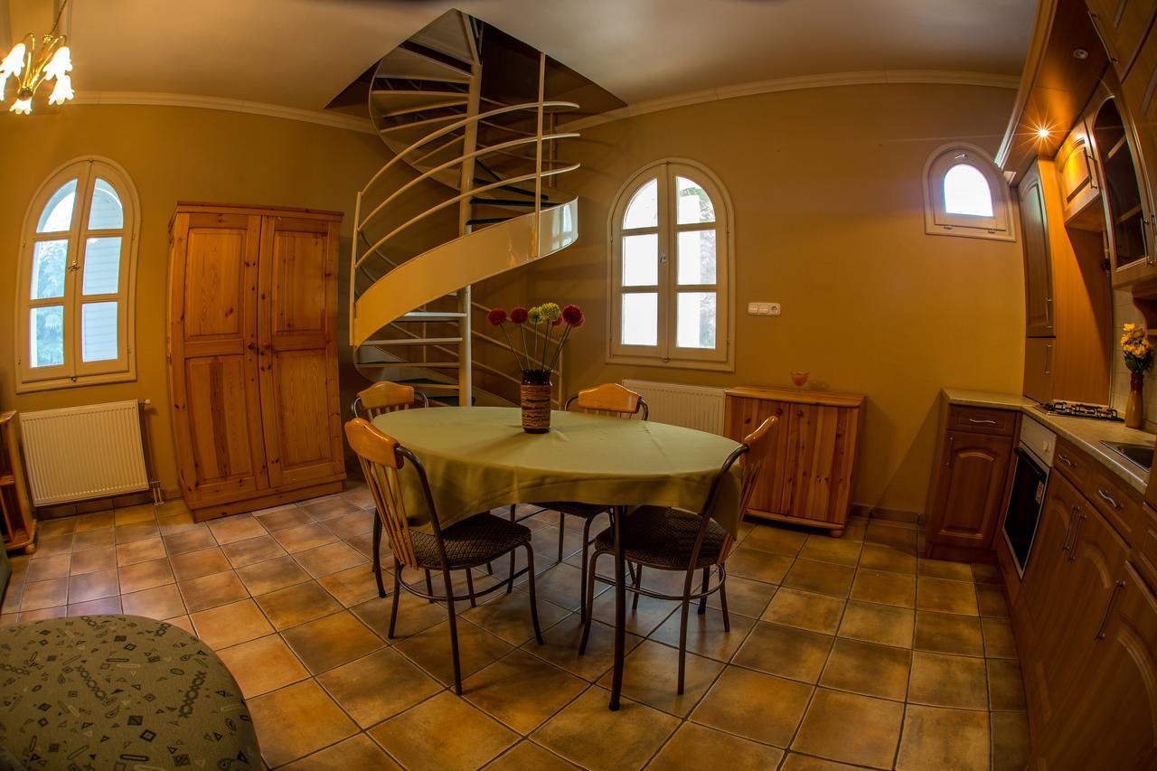 Aqua Line Apartmanház Hajdúszoboszló Esterno foto