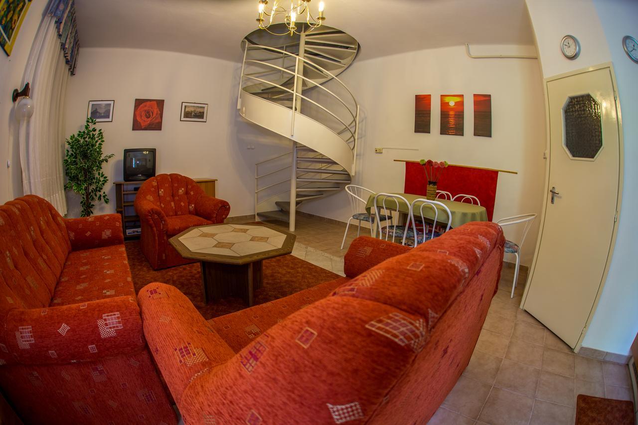 Aqua Line Apartmanház Hajdúszoboszló Esterno foto