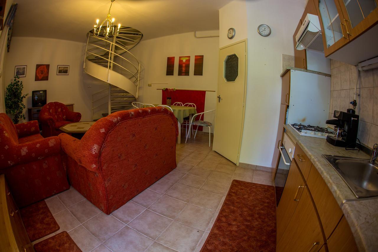 Aqua Line Apartmanház Hajdúszoboszló Esterno foto
