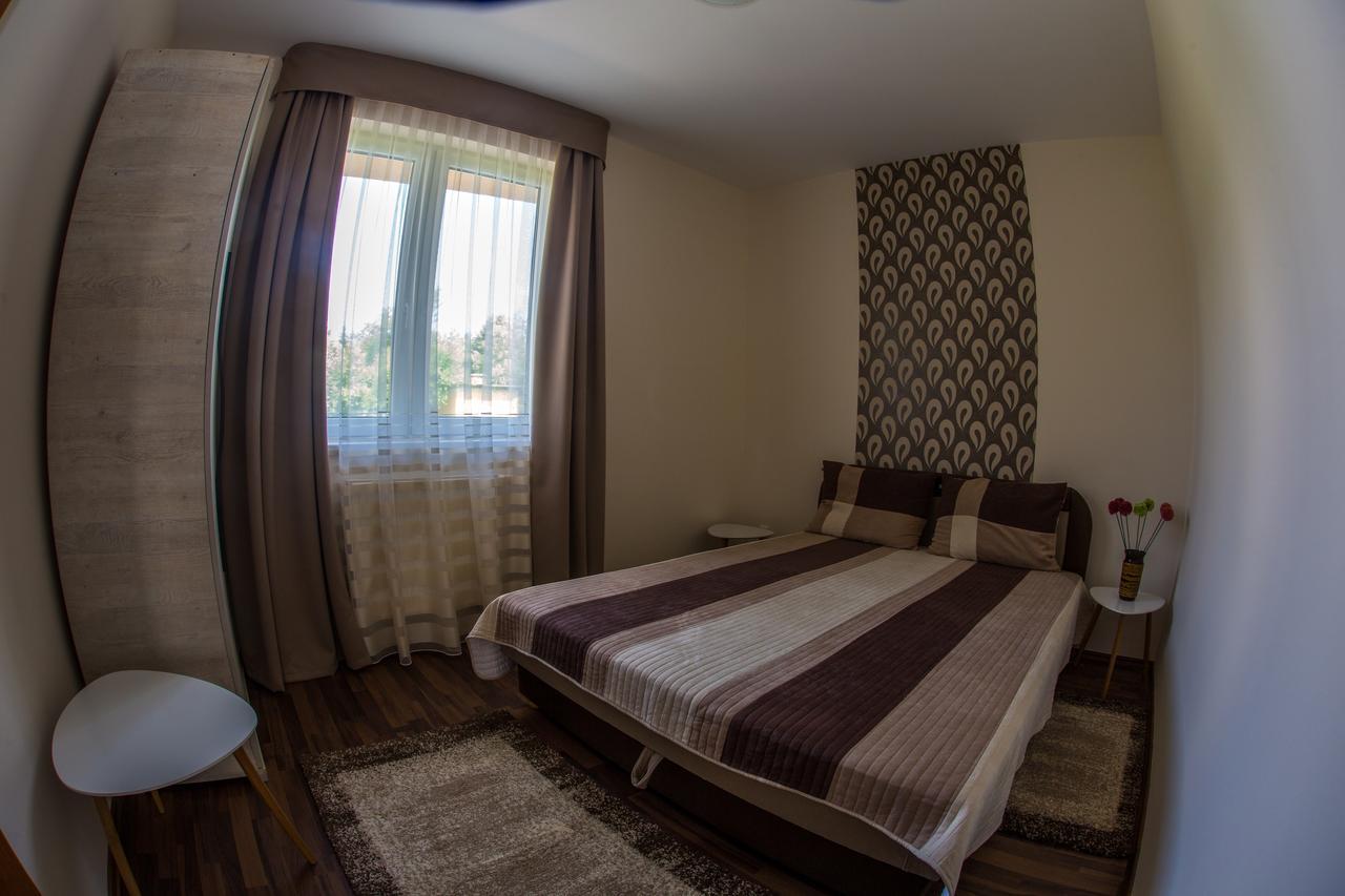 Aqua Line Apartmanház Hajdúszoboszló Esterno foto