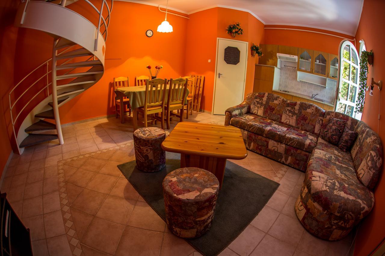 Aqua Line Apartmanház Hajdúszoboszló Esterno foto