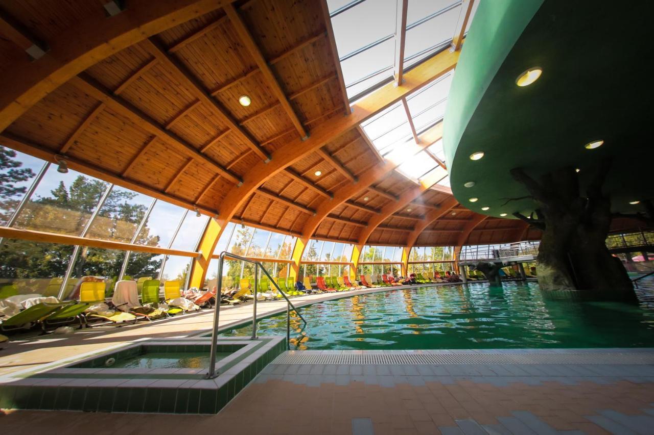 Aqua Line Apartmanház Hajdúszoboszló Esterno foto