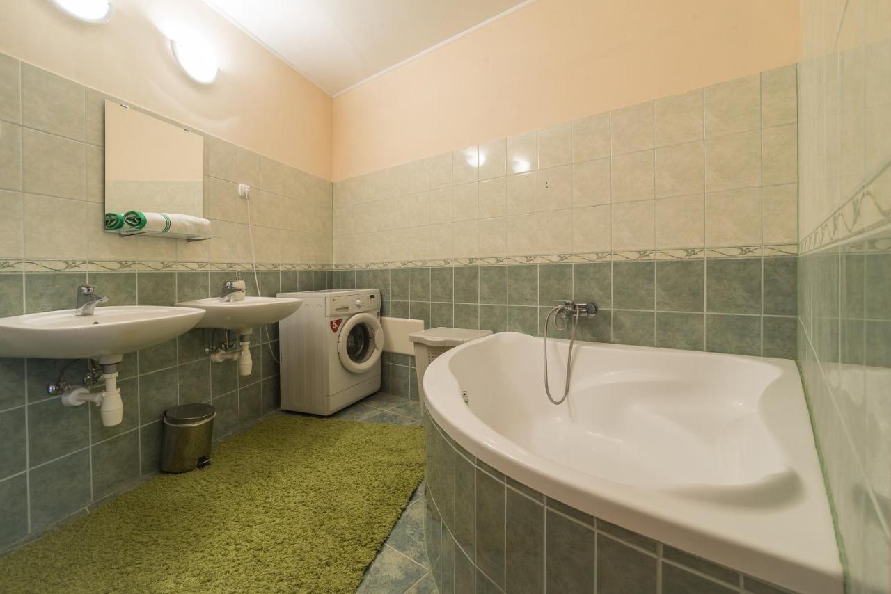 Aqua Line Apartmanház Hajdúszoboszló Esterno foto