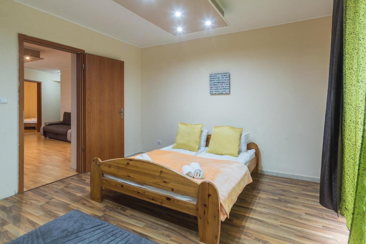Aqua Line Apartmanház Hajdúszoboszló Esterno foto