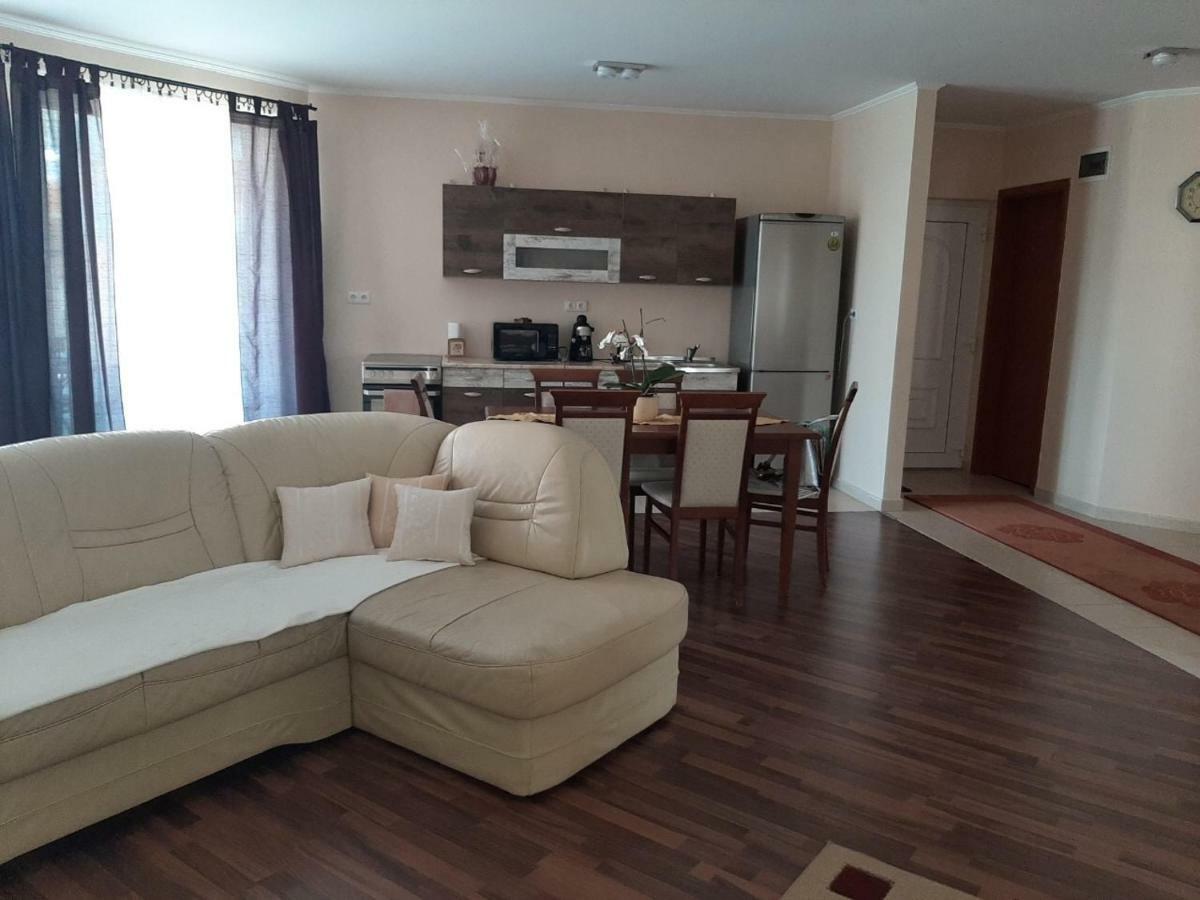 Aqua Line Apartmanház Hajdúszoboszló Esterno foto